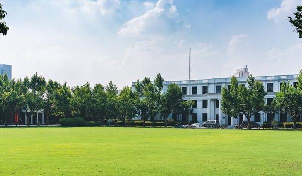 青島中魯中等專業學校